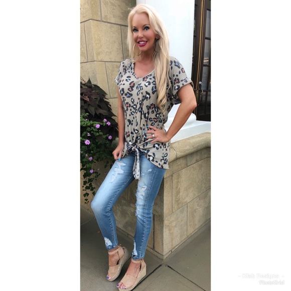 ❤️LAST 1! Animal Print V Neck Top Front Tie Top! - Picture 5 of 6